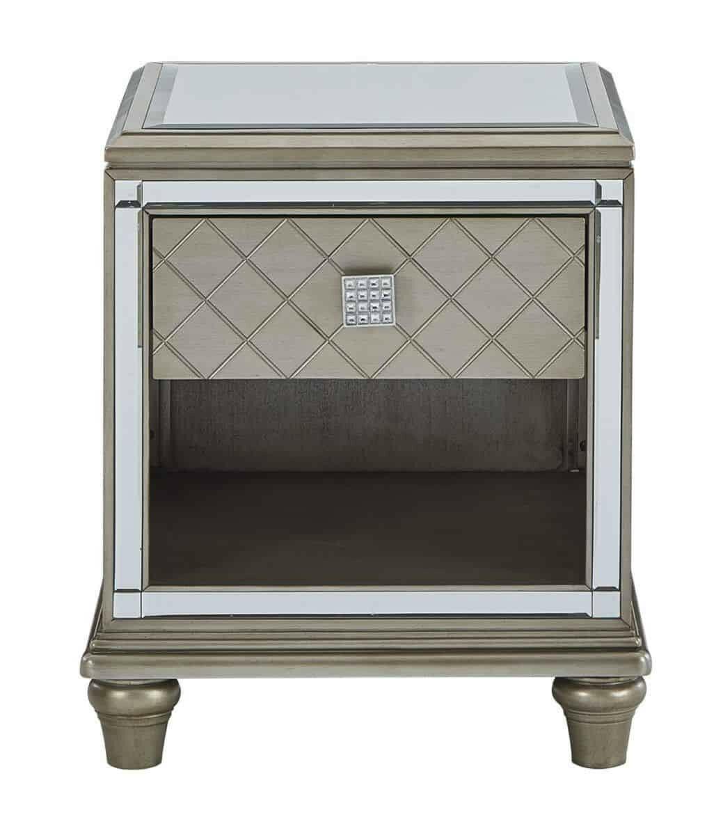Chevanna End Table T942-3. Chevanna End Table T942-3.