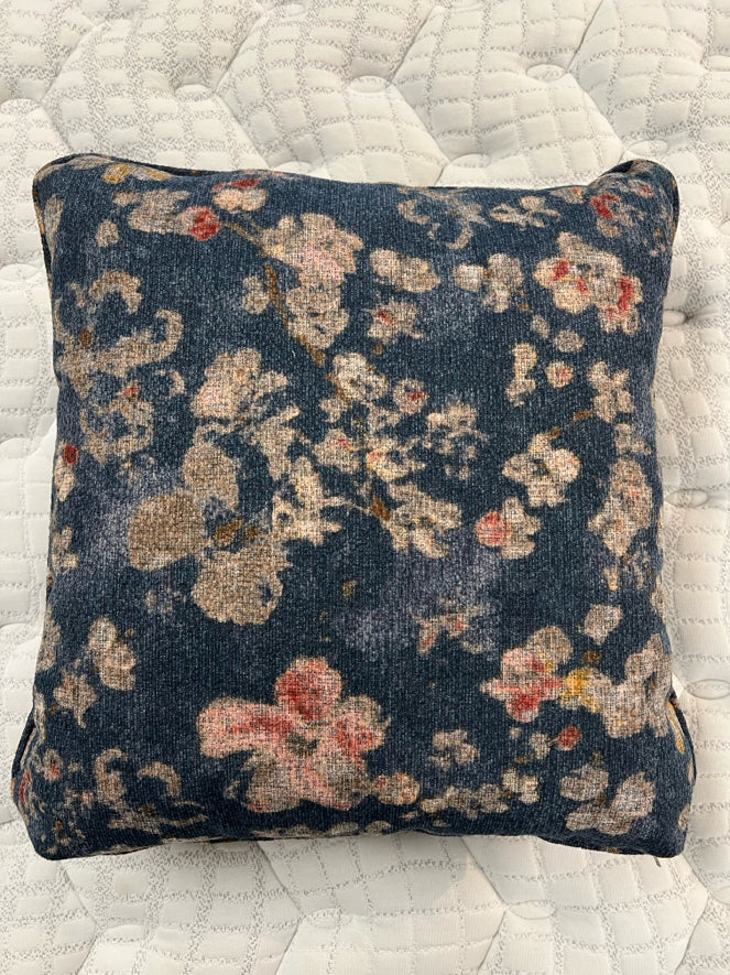 I-Brackenberry Pillow 08P222-E1856-86 Main image