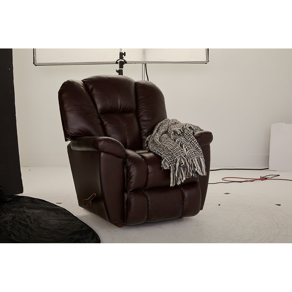 Maverick Recliner 582-10-LB2062-78