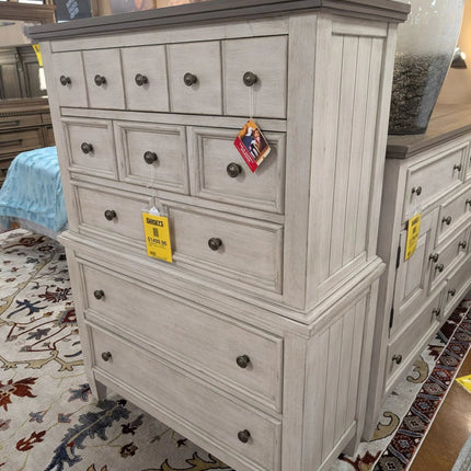 824 Heartland Queen Headboard, footboard, rails, chest and nightstand. Bundle - Darseys Furniture & MattressLiberty Furniture