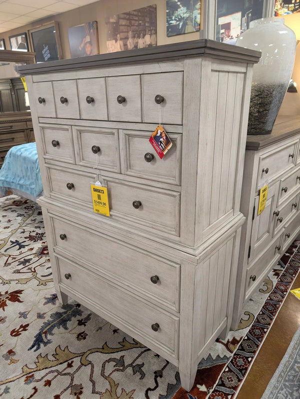 824 Heartland Queen Headboard, footboard, rails, chest and nightstand. Bundle - Darseys Furniture & MattressLiberty Furniture