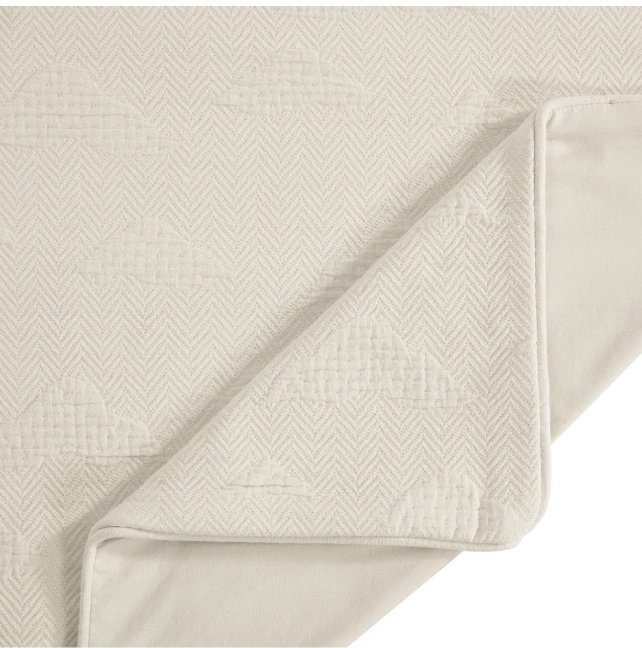 HiEnd Accents, Pikes Peak Matelassé King Bedding Set Secondary image