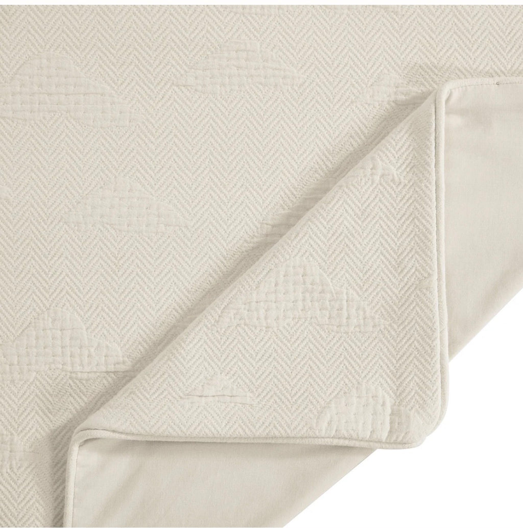 HiEnd Accents, Pikes Peak Matelassé King Bedding Set