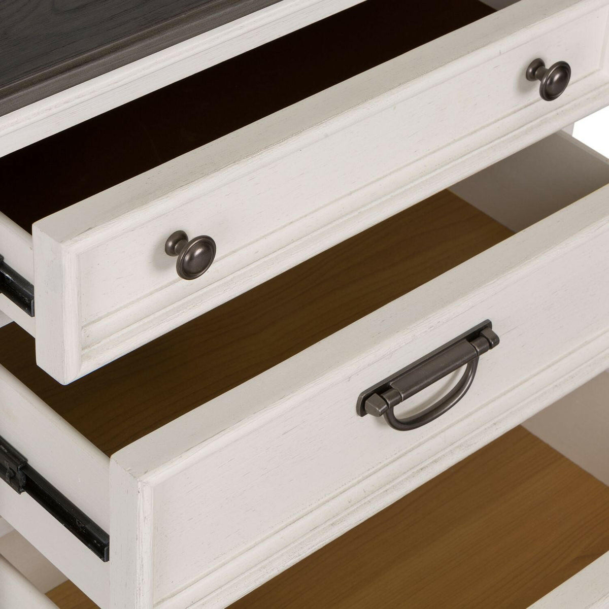 Allyson Park Queen Bed Chest and Nightstand 417 - Darseys Furniture & MattressLiberty Furniture