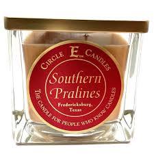 Circle E Southern Pralines Candle 22oz - Darseys Furniture & Mattress Main image