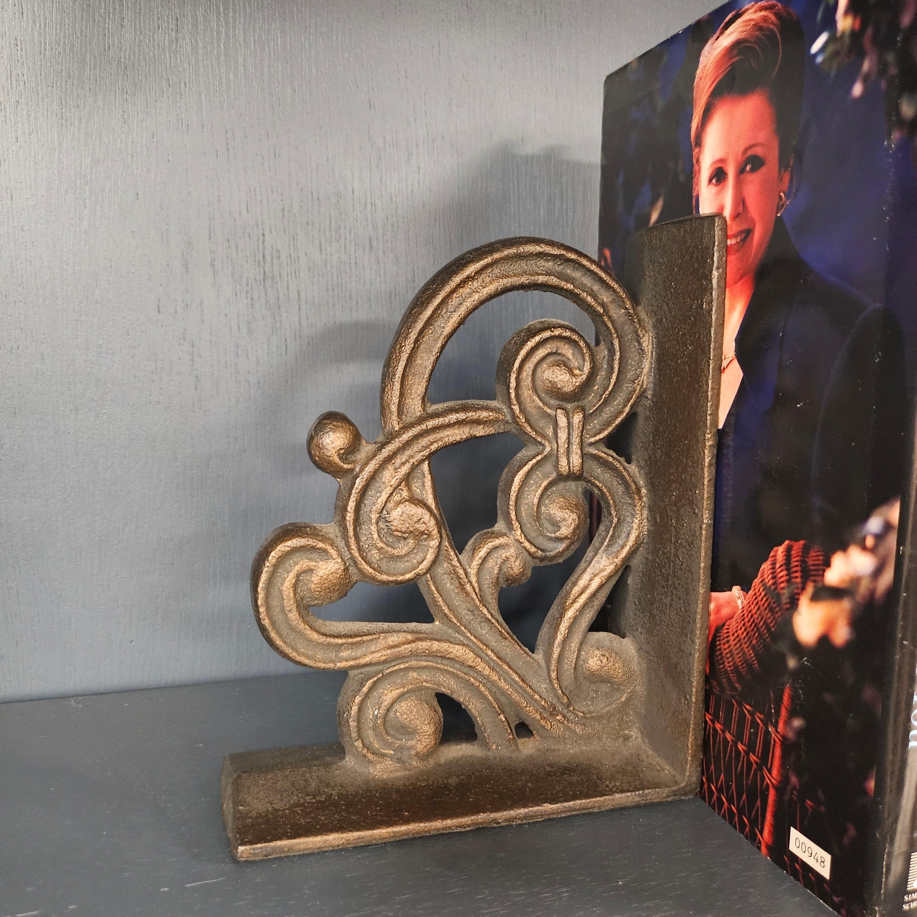 Book End Accents 40833.