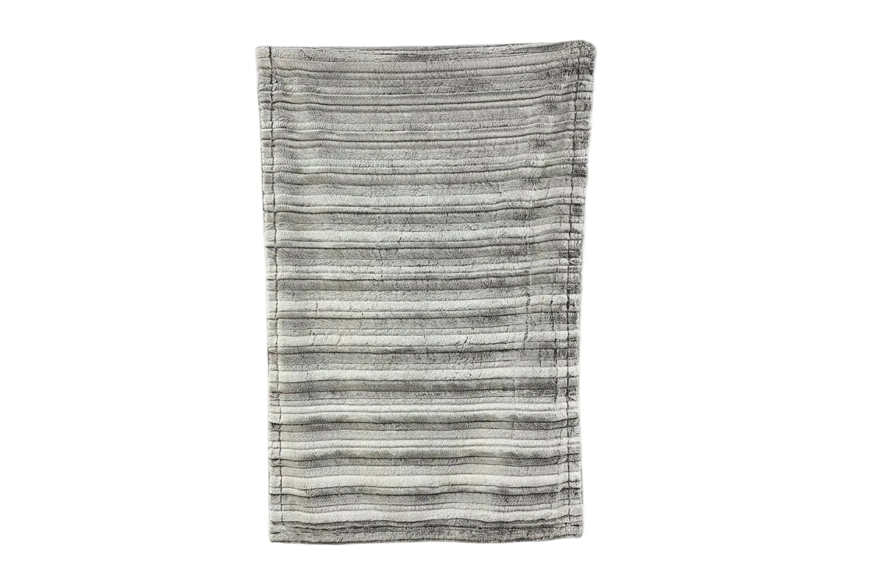 Graphite Iced Vienna Stone Wash - Lap Size 60"x36" Secondary image