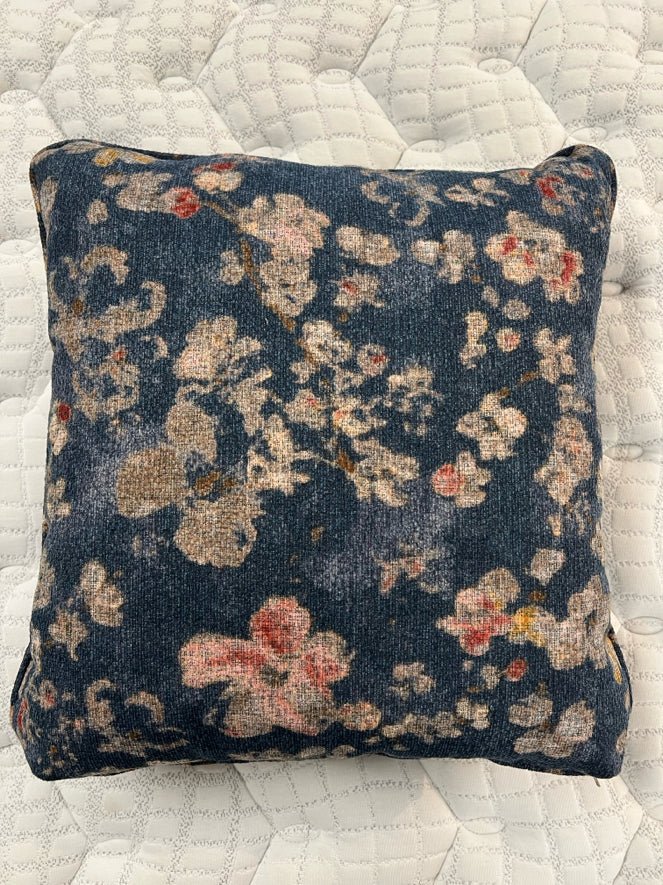 I - Brackenberry Pillow 08P222 - E1856 - 86 - Darseys Furniture & MattressLa - Z - Boy