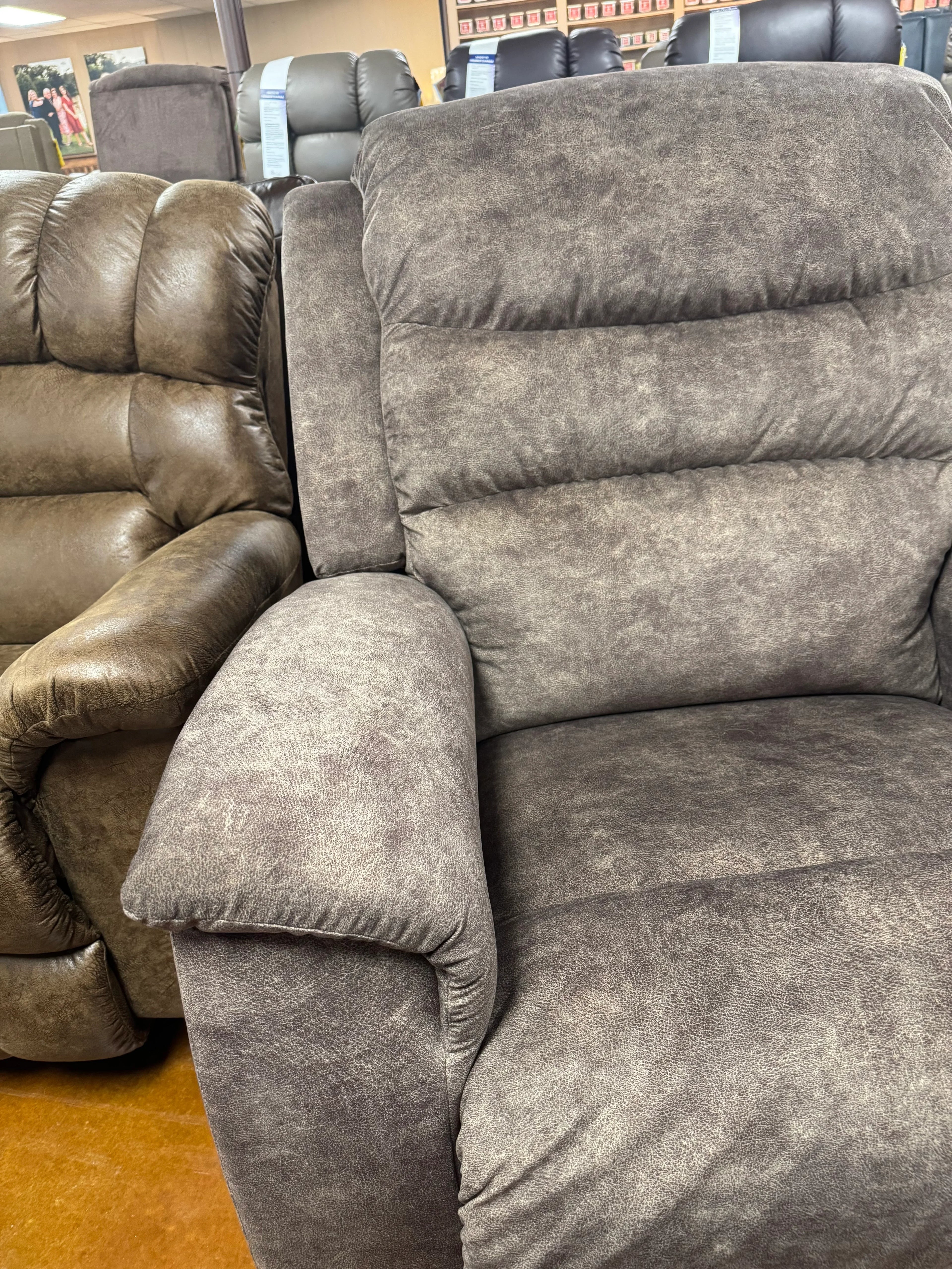 La-Z-Boy Redwood Power Recliner 776-10X-D1604-76 - Darseys Furniture & Mattress