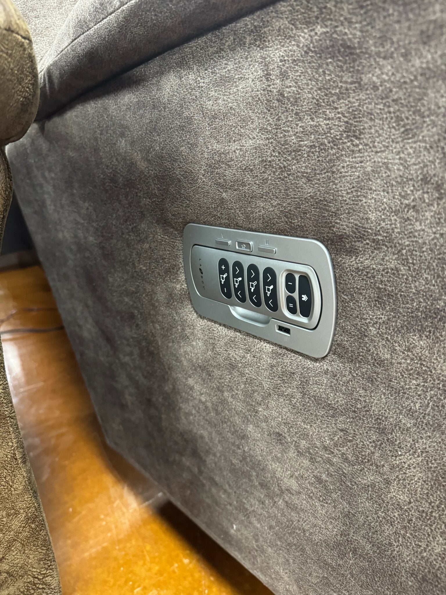 La - Z - Boy Redwood Power Recliner 776 - 10X - D1604 - 76 - Darseys Furniture & MattressLa - Z - Boy