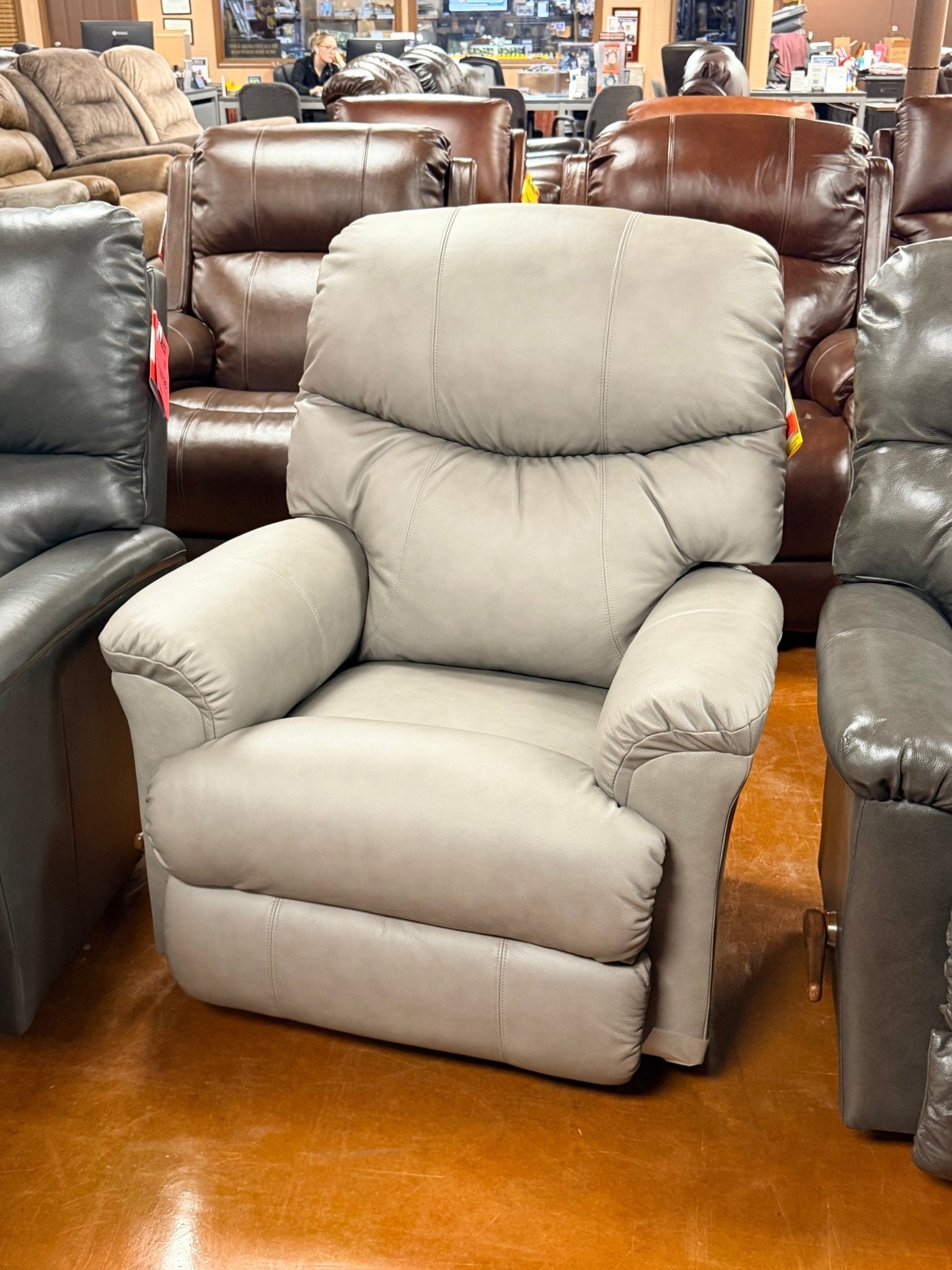Larson Recliner 528 - 10 - LB6809 - 55 - Darseys Furniture & MattressLa - Z - Boy Main image