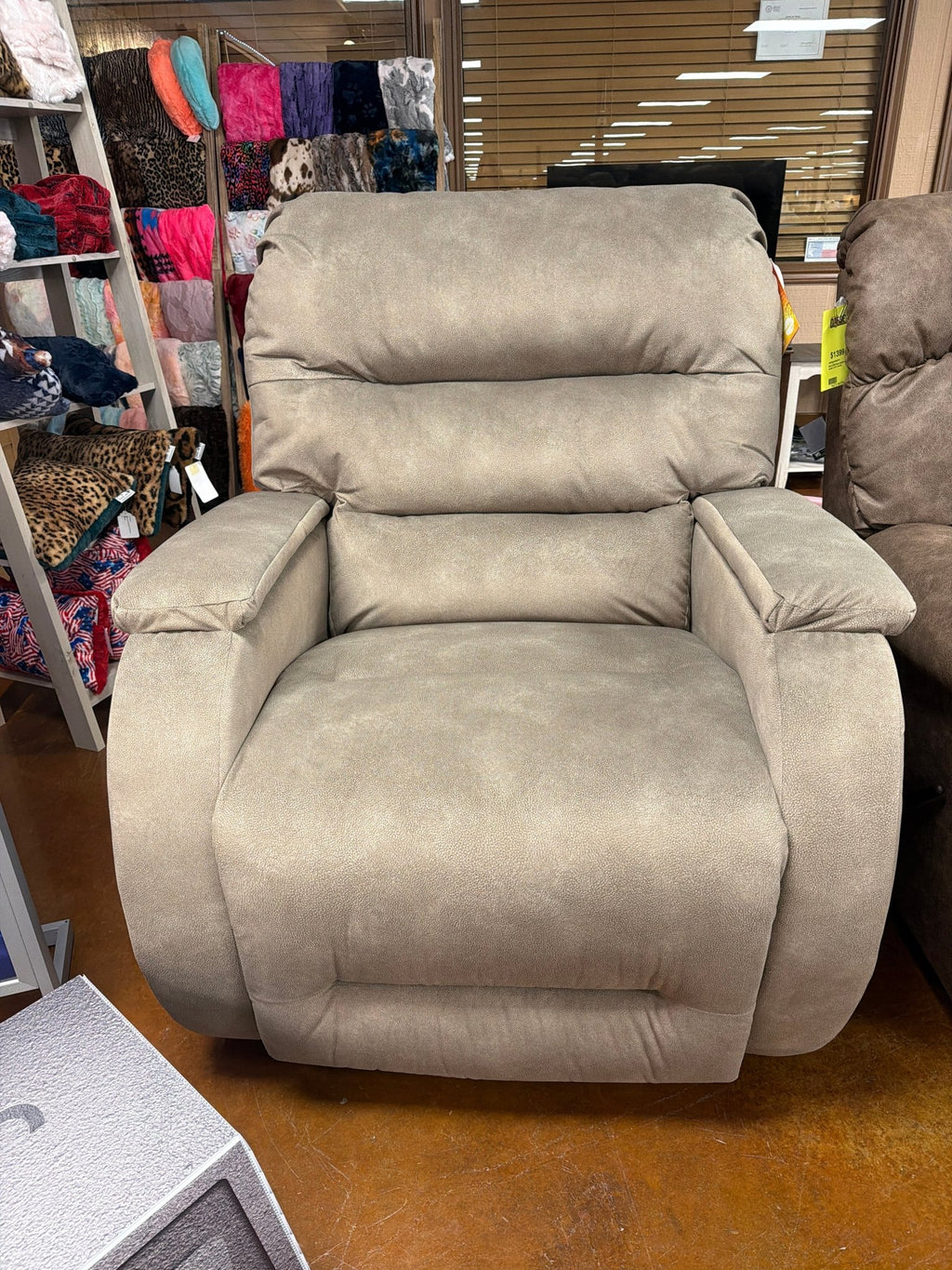 Mastodon Mushroom Recliner 9B34-18449 - Darseys Furniture & MattressBest Home Furnishings