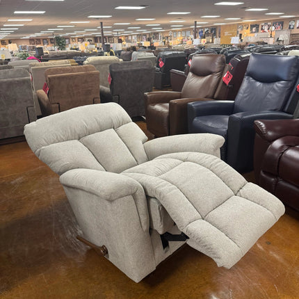 Mateo Recliner 775 - 10 - Q1940 - 54 - Darseys Furniture & MattressLa - Z - Boy