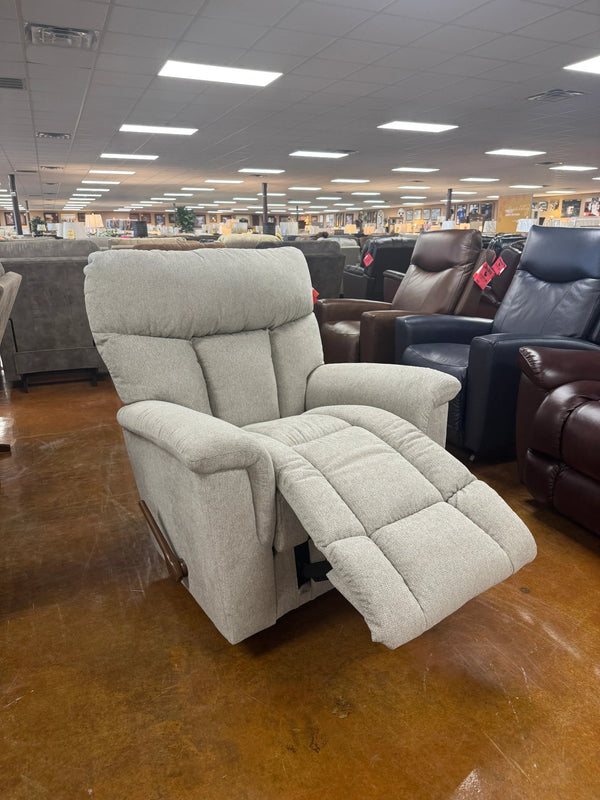Mateo Recliner 775 - 10 - Q1940 - 54 - Darseys Furniture & MattressLa - Z - Boy