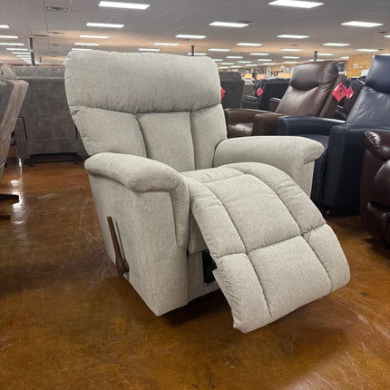 Mateo Recliner 775 - 10 - Q1940 - 54 - Darseys Furniture & MattressLa - Z - Boy