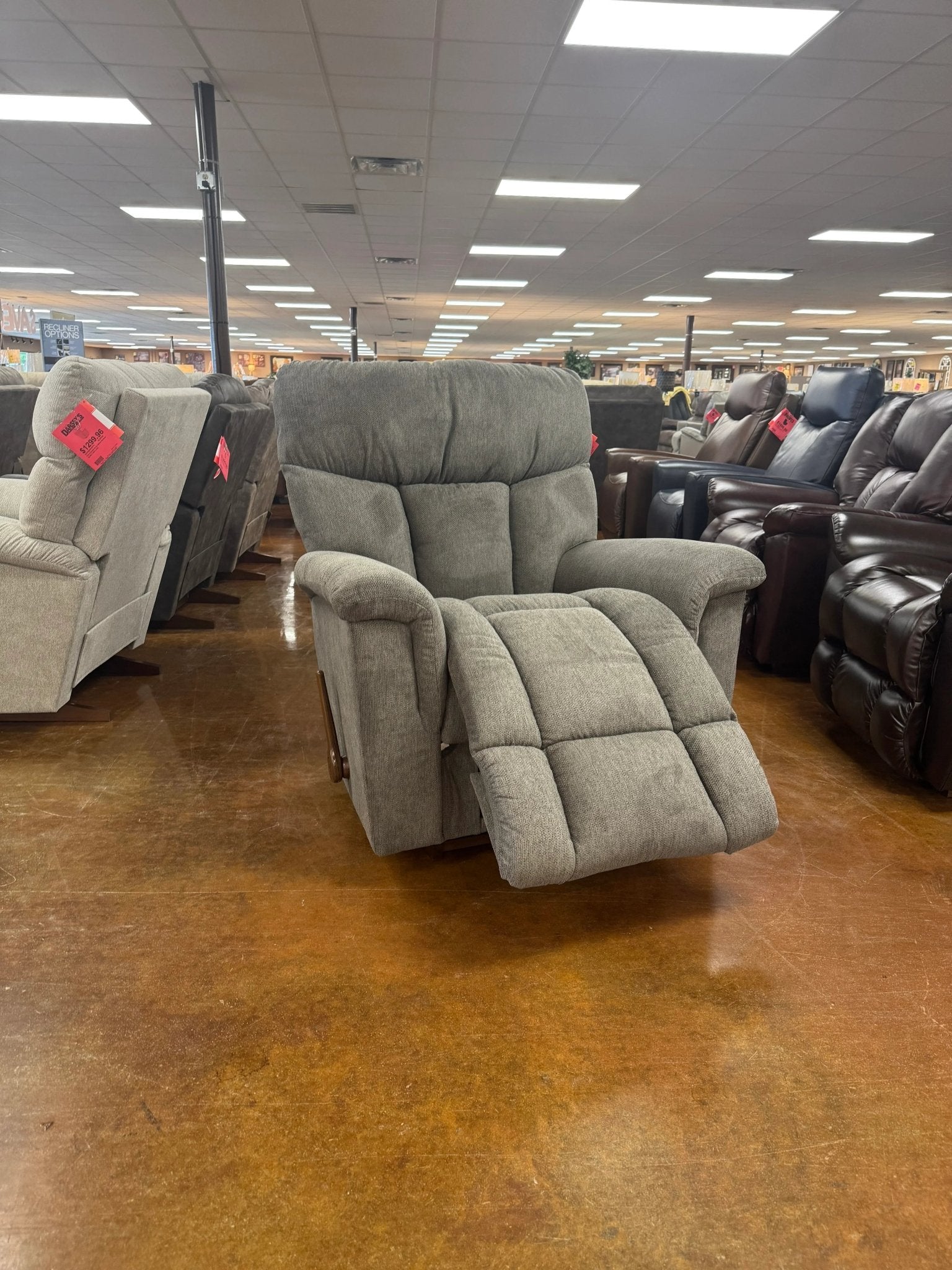 Mateo Recliner 775 - 10 - Q1940 - 57 - Darseys Furniture & MattressLa - Z - Boy