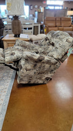 Maverick Recliner 582 - 10 - C1670 - 76 - Darseys Furniture & MattressLa - Z - Boy