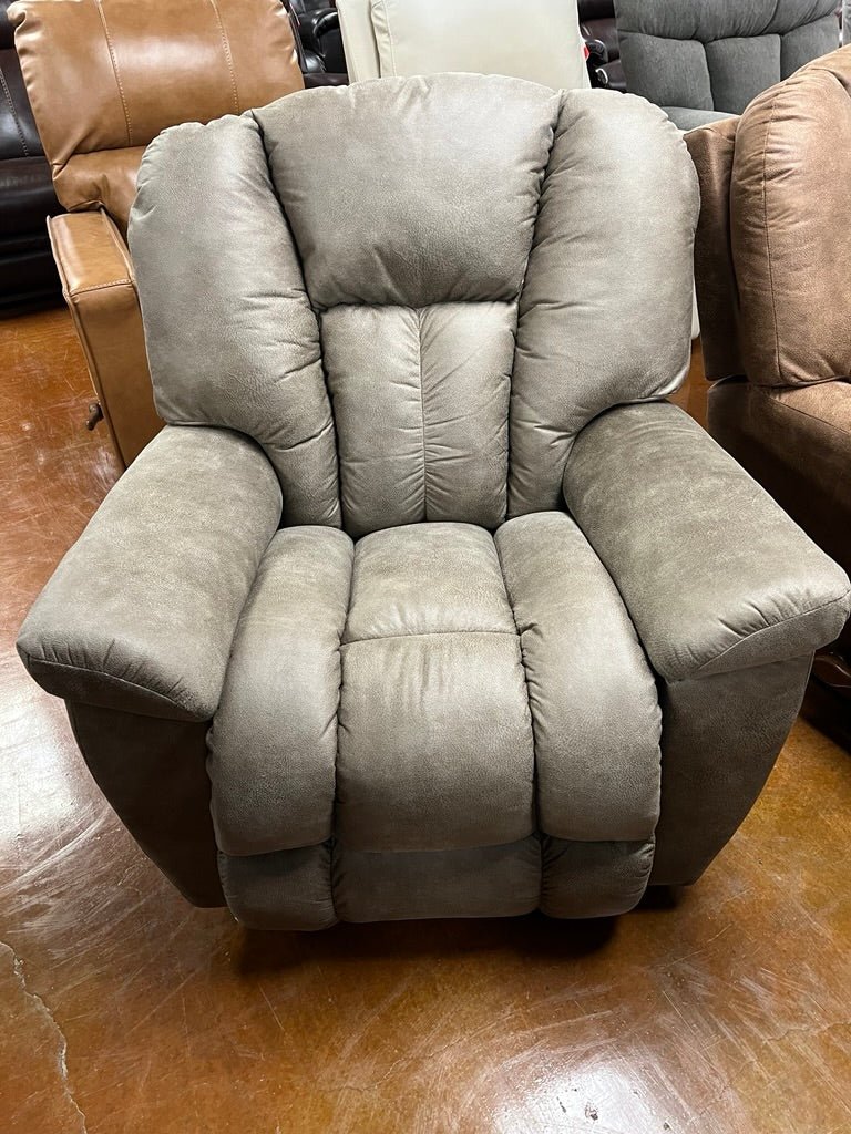 Maverick Recliner 582 - 10 - D1825 - 73 - Darseys Furniture & MattressLa - Z - Boy