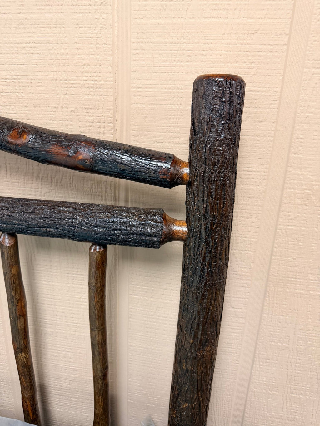 Mountain Retreat Hickory Michaels King Size Bed 48296 - T482991 - Darseys Furniture & MattressArchbold