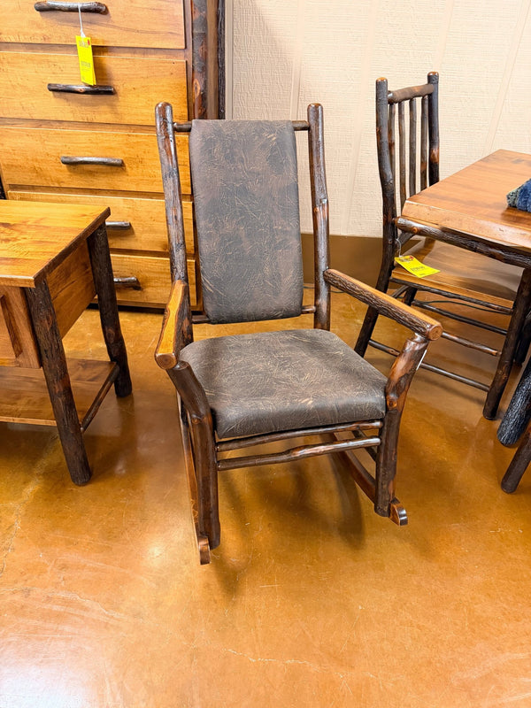 Mountain Retreat Michaels Rocking Chair T47420 - Darseys Furniture & MattressArchbold