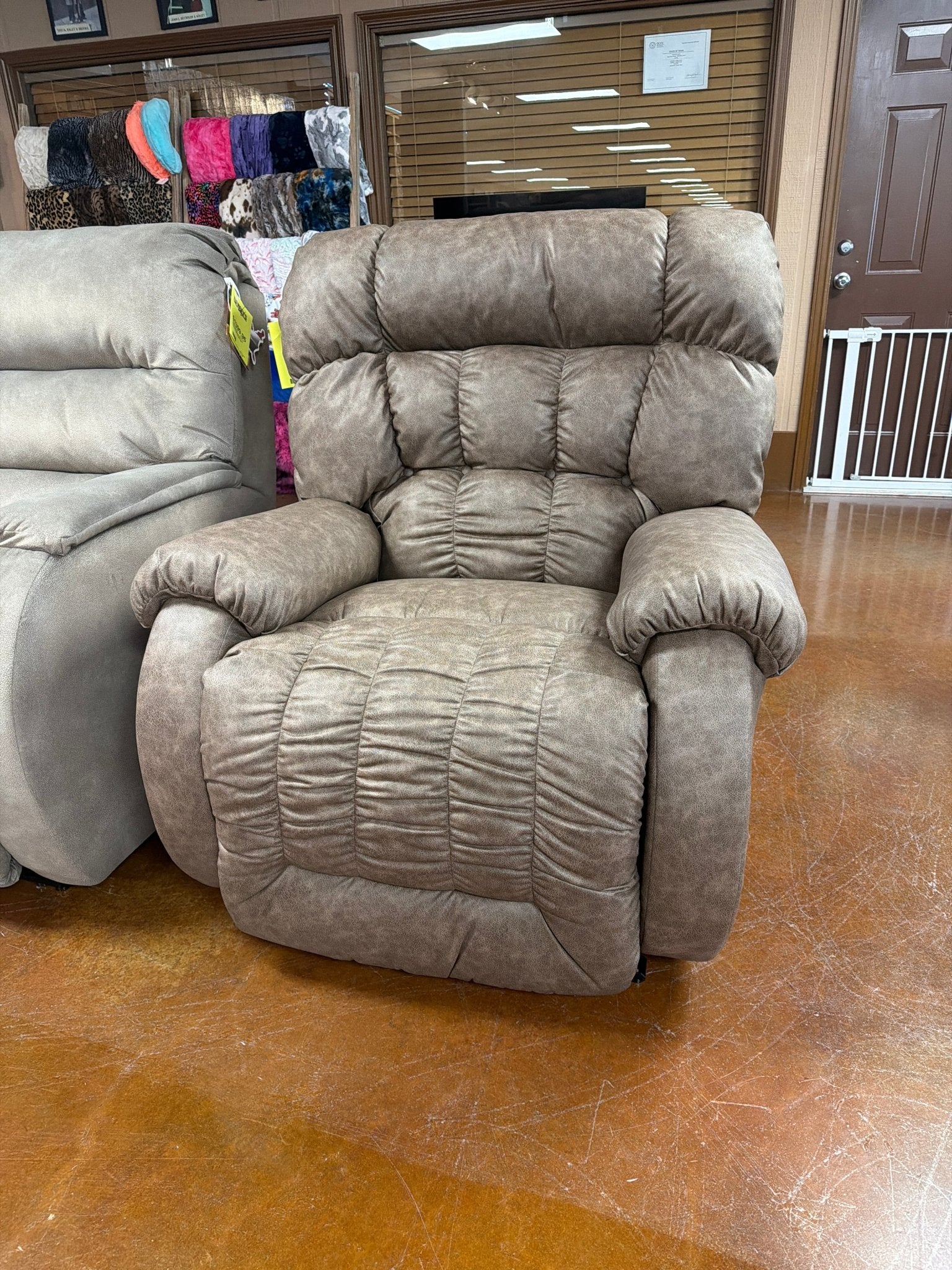 Rake Mushroom Recliner 9B14-22389 - Darseys Furniture & MattressBest Home Furnishings