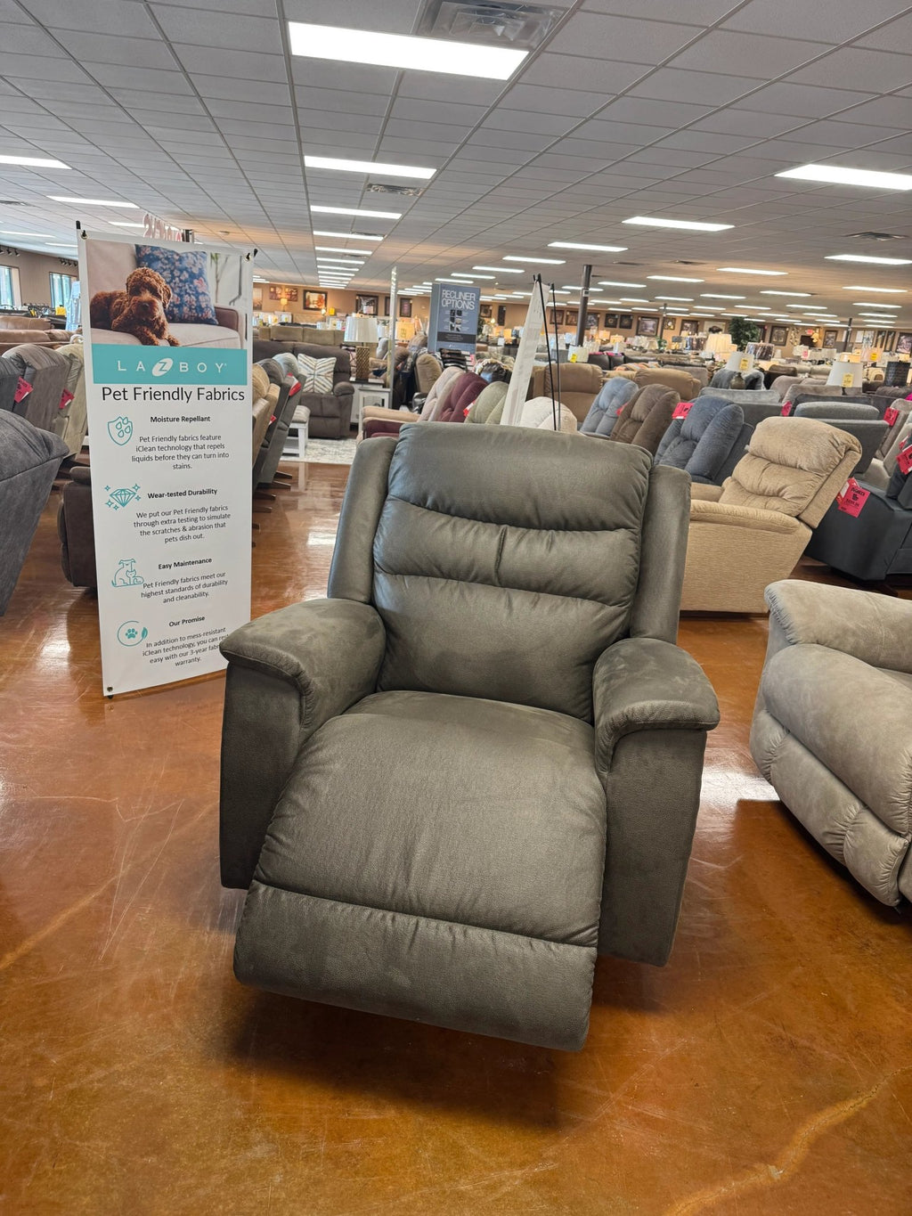 Redwood Recliner 776 - 10 - D1855 - 59 - Darseys Furniture & MattressLa - Z - Boy