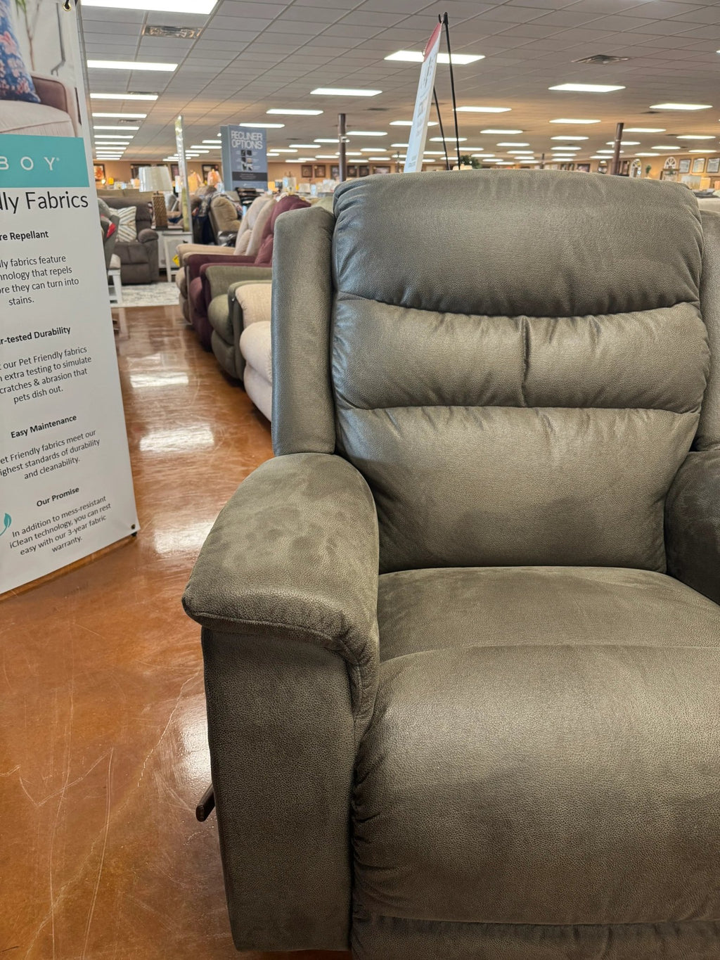 Redwood Recliner 776 - 10 - D1855 - 59 - Darseys Furniture & MattressLa - Z - Boy