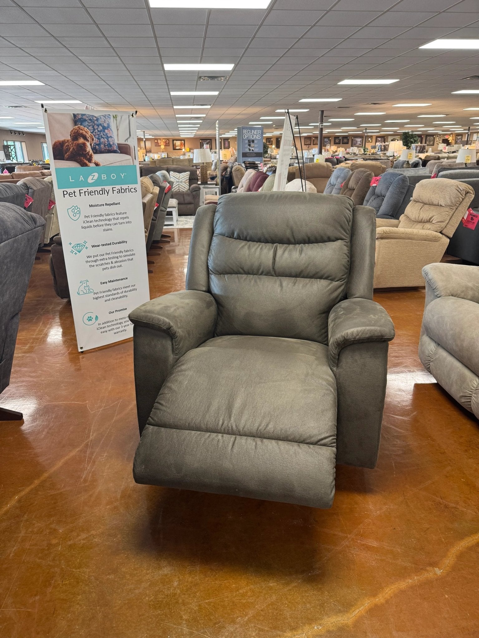 Redwood Recliner 776 - 10 - D1855 - 59 - Darseys Furniture & MattressLa - Z - Boy