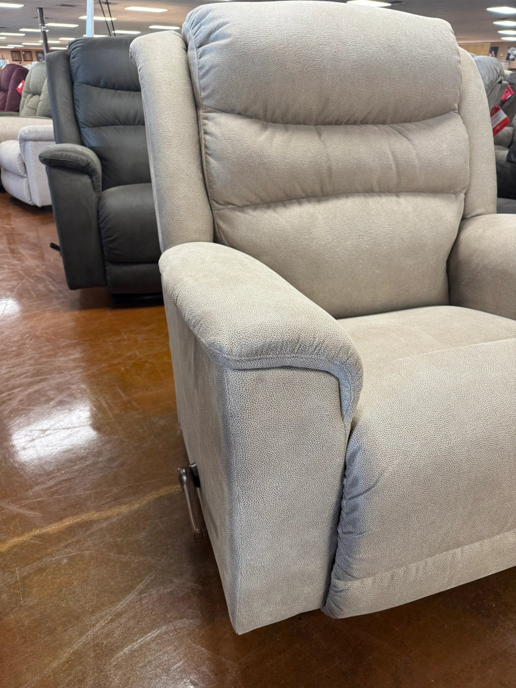 Redwood Recliner 776 - 10 - D1855 - 64 - Darseys Furniture & MattressLa - Z - Boy