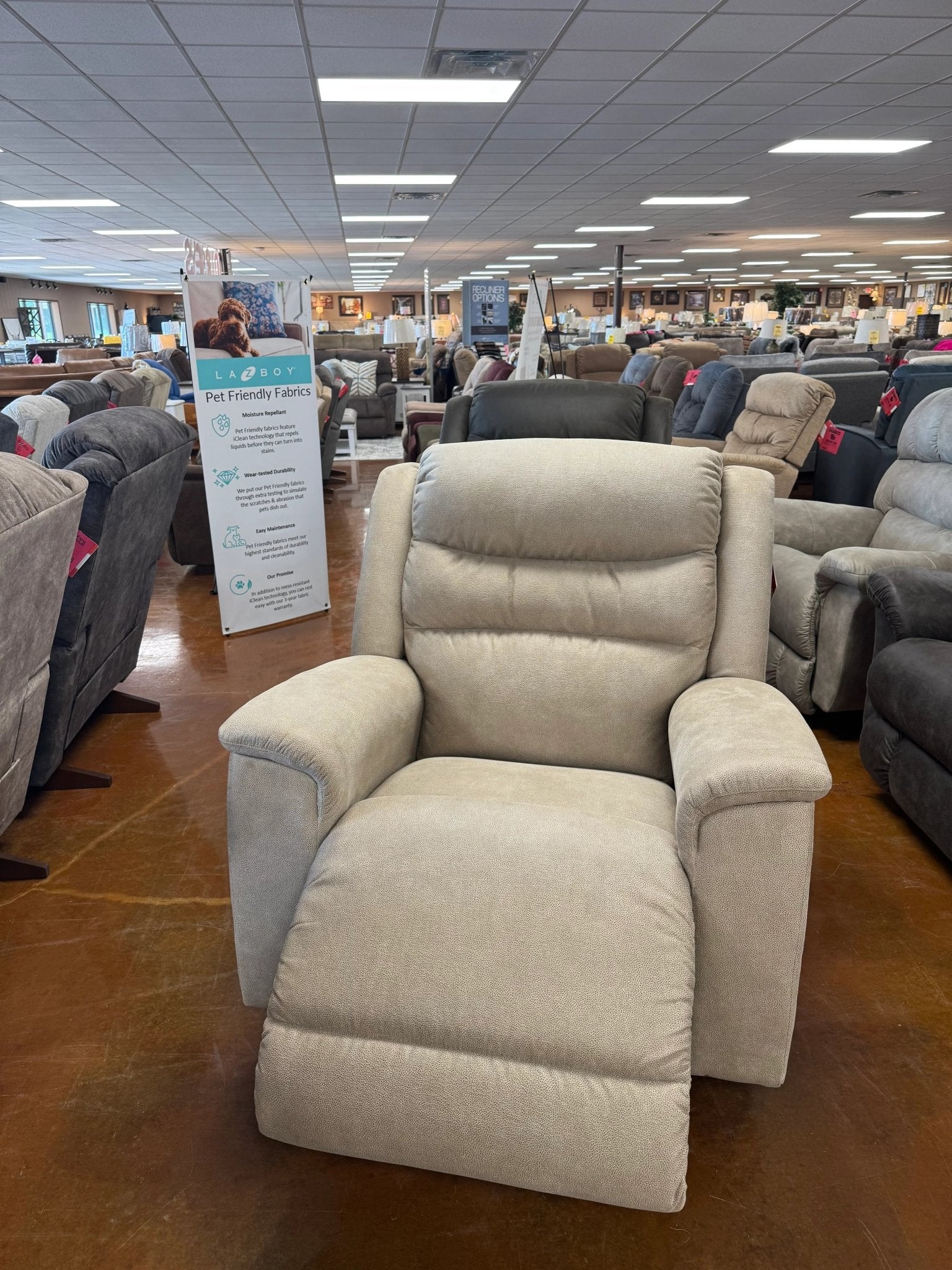 Redwood Recliner 776 - 10 - D1855 - 64 - Darseys Furniture & MattressLa - Z - Boy