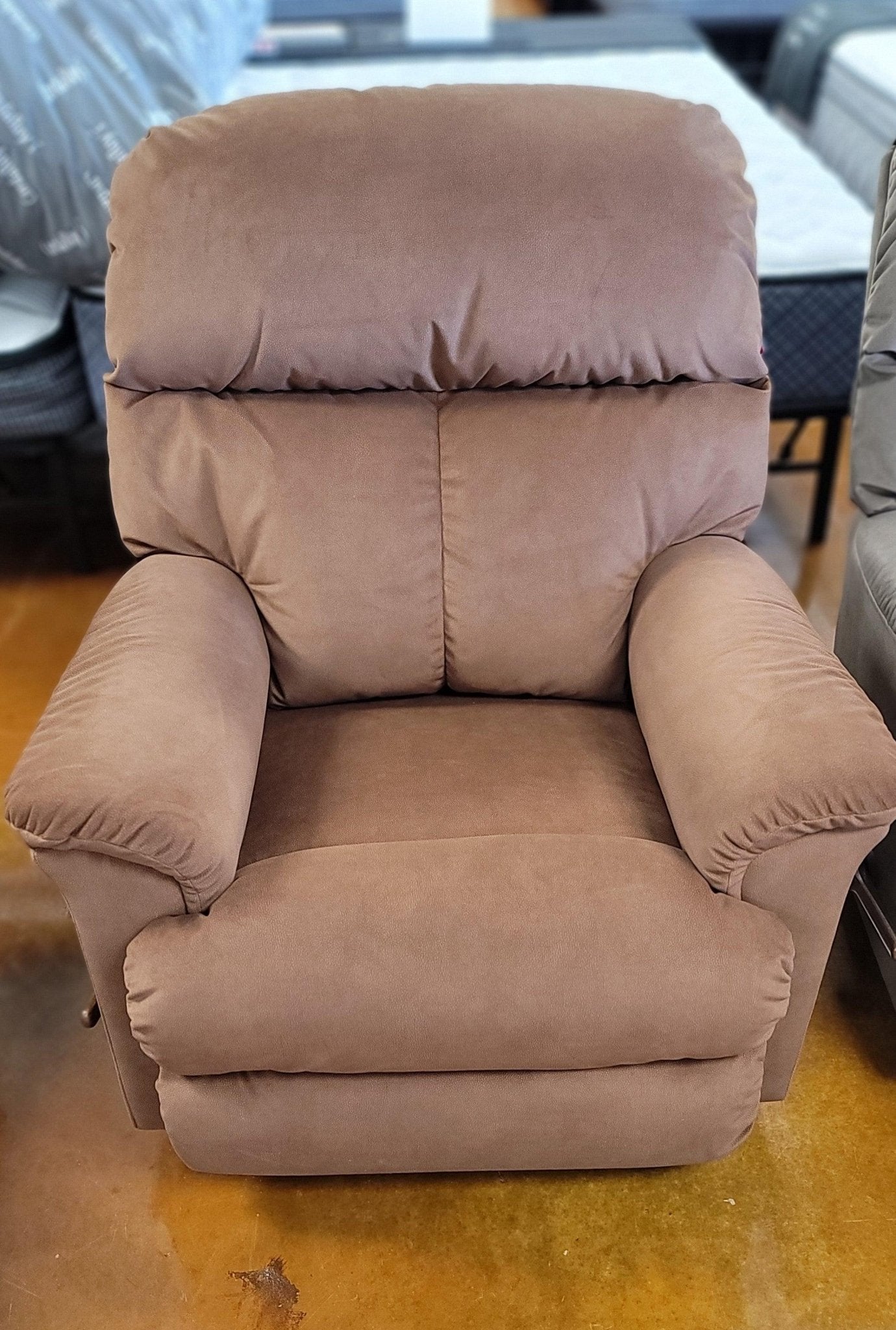 Reed Recliner 704 - 10 - D2027 - 75 - Darseys Furniture & MattressLa - Z - Boy Main image