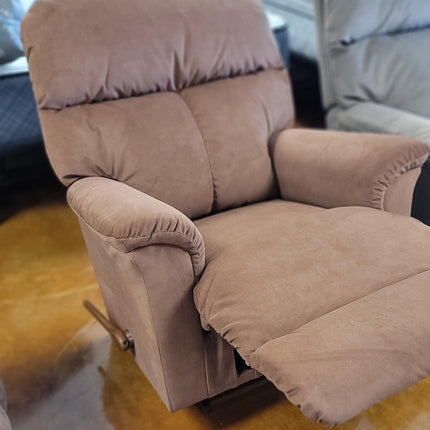 Reed Recliner 704 - 10 - D2027 - 75 - Darseys Furniture & MattressLa - Z - Boy