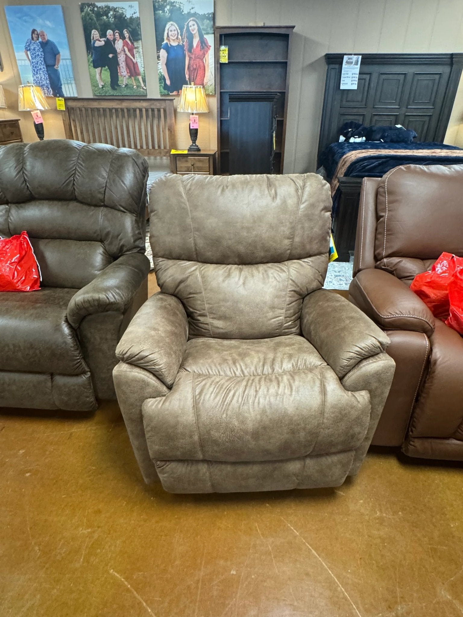 Trouper Power Recliner 724 - 10X - D1825 - 74 - Darseys Furniture & MattressLa - Z - Boy Main image