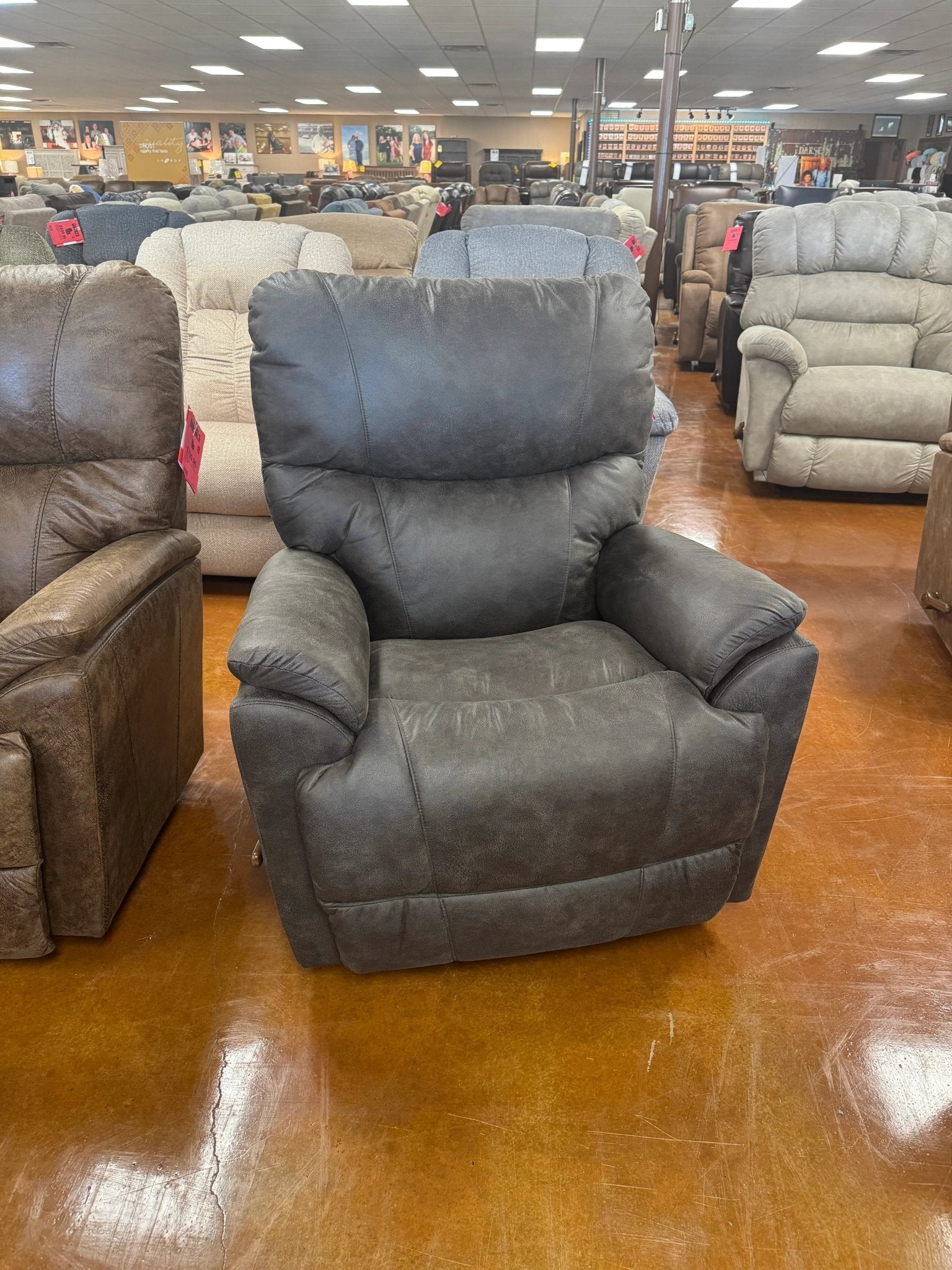 Trouper Recliner 724 - 10 - D1825 - 58 - Darseys Furniture & MattressLa - Z - Boy Main image