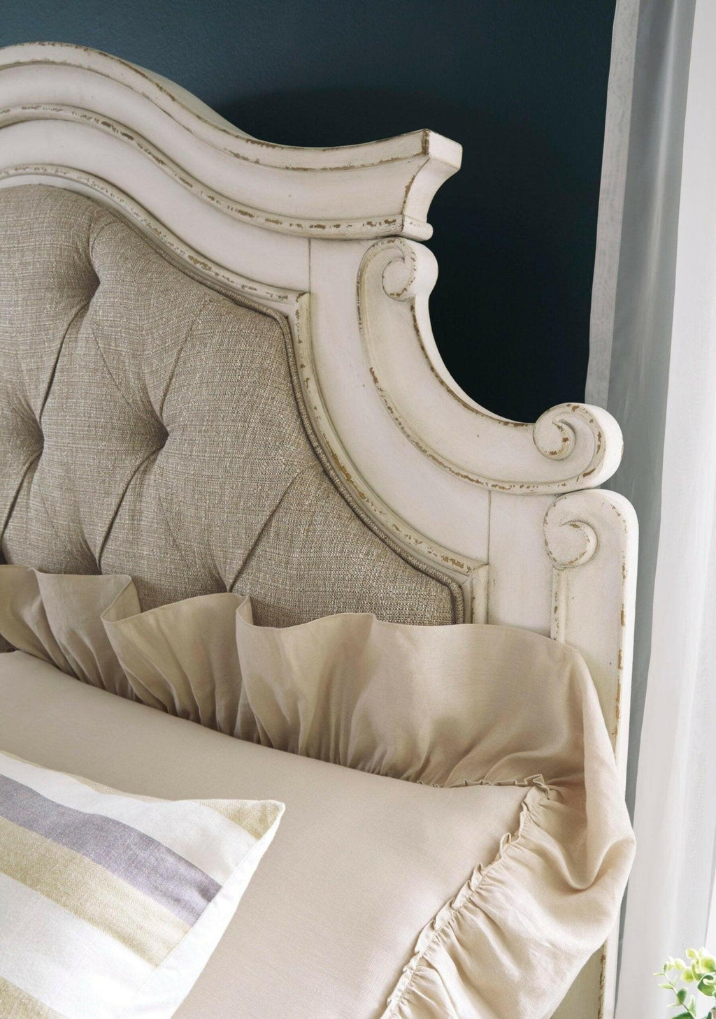 Realyn Twin Size Bed B743-52/53/83.