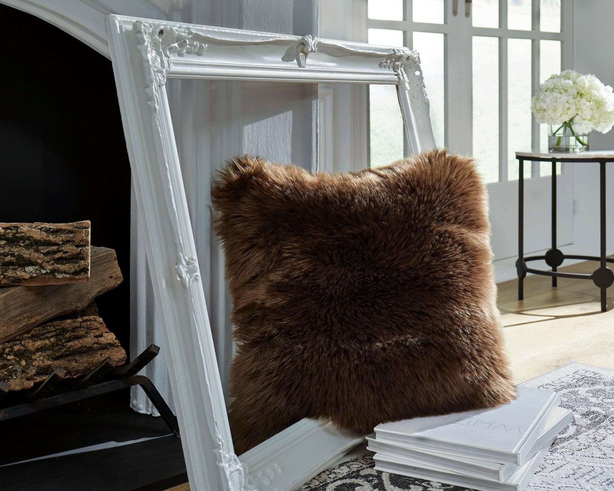 Bellethrone Pillow A1000974.
