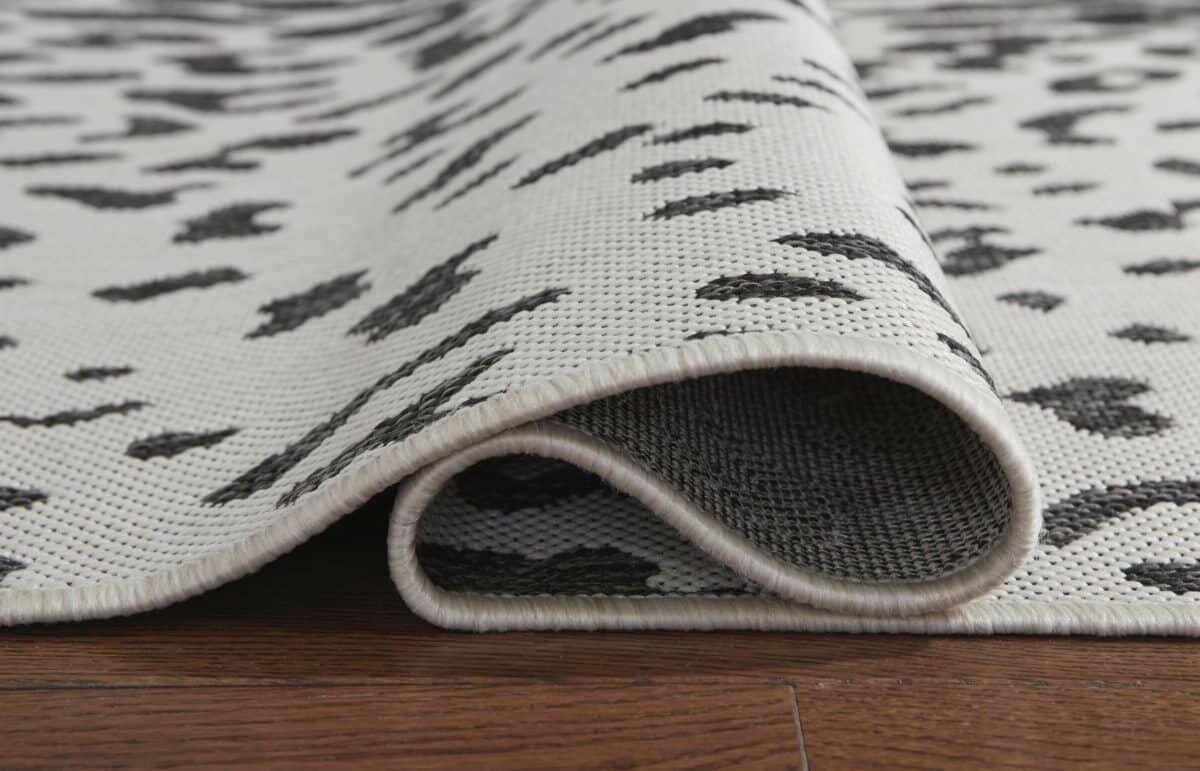 R405022 Samya Rug 5' X 8'.
