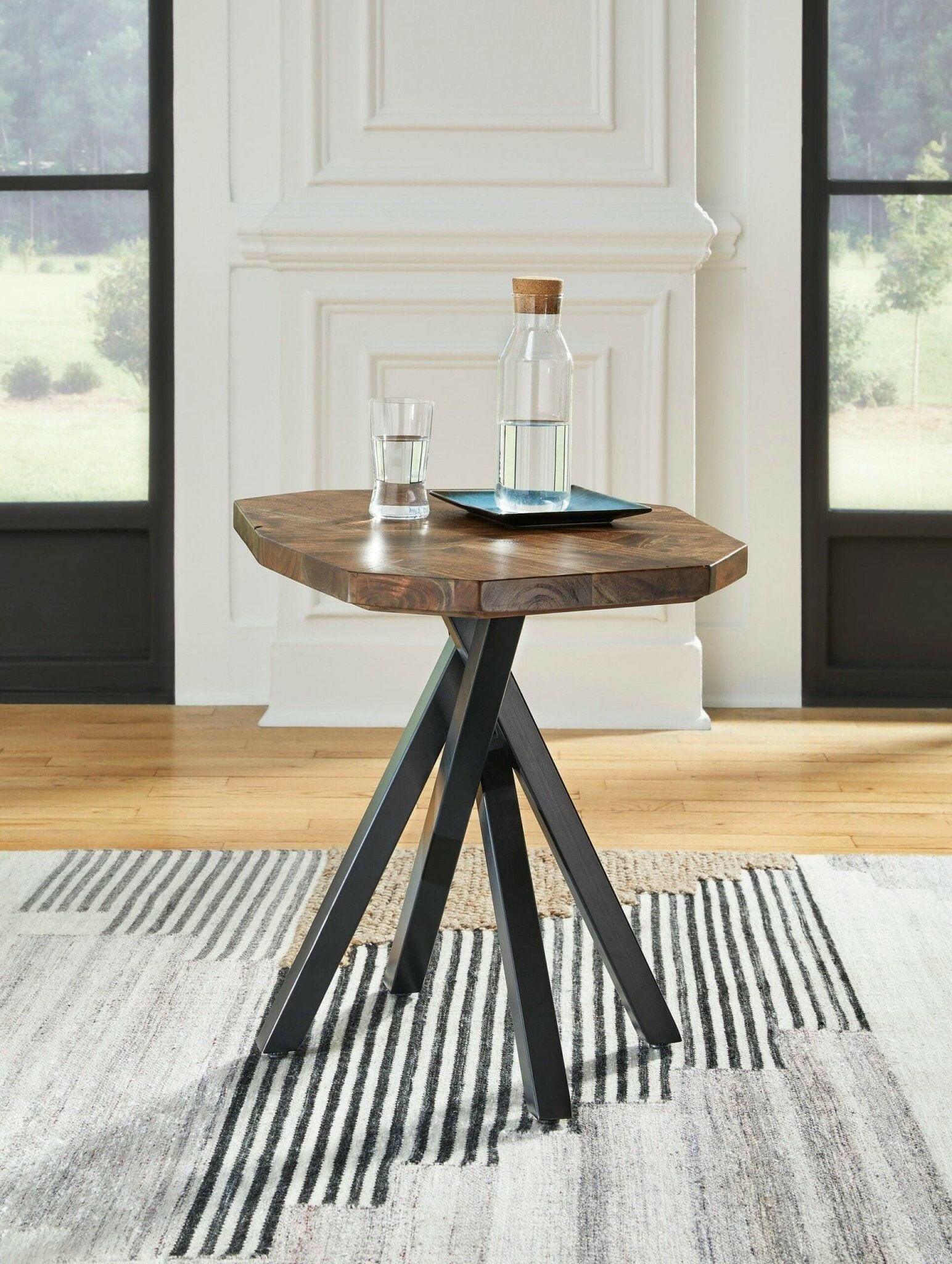 Haileeton End Table T806-6.