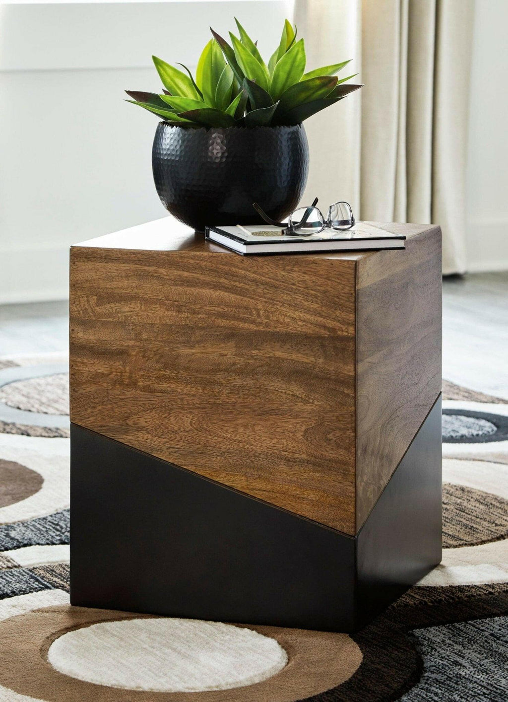 Trailbend End Table A4000311.