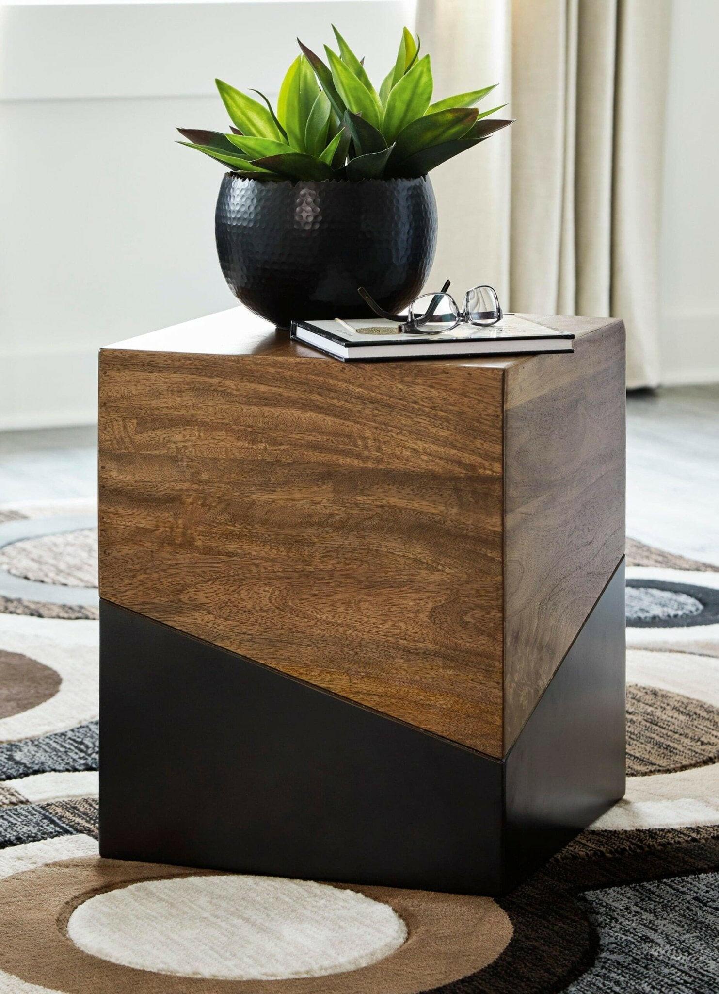 Trailbend End Table A4000311.