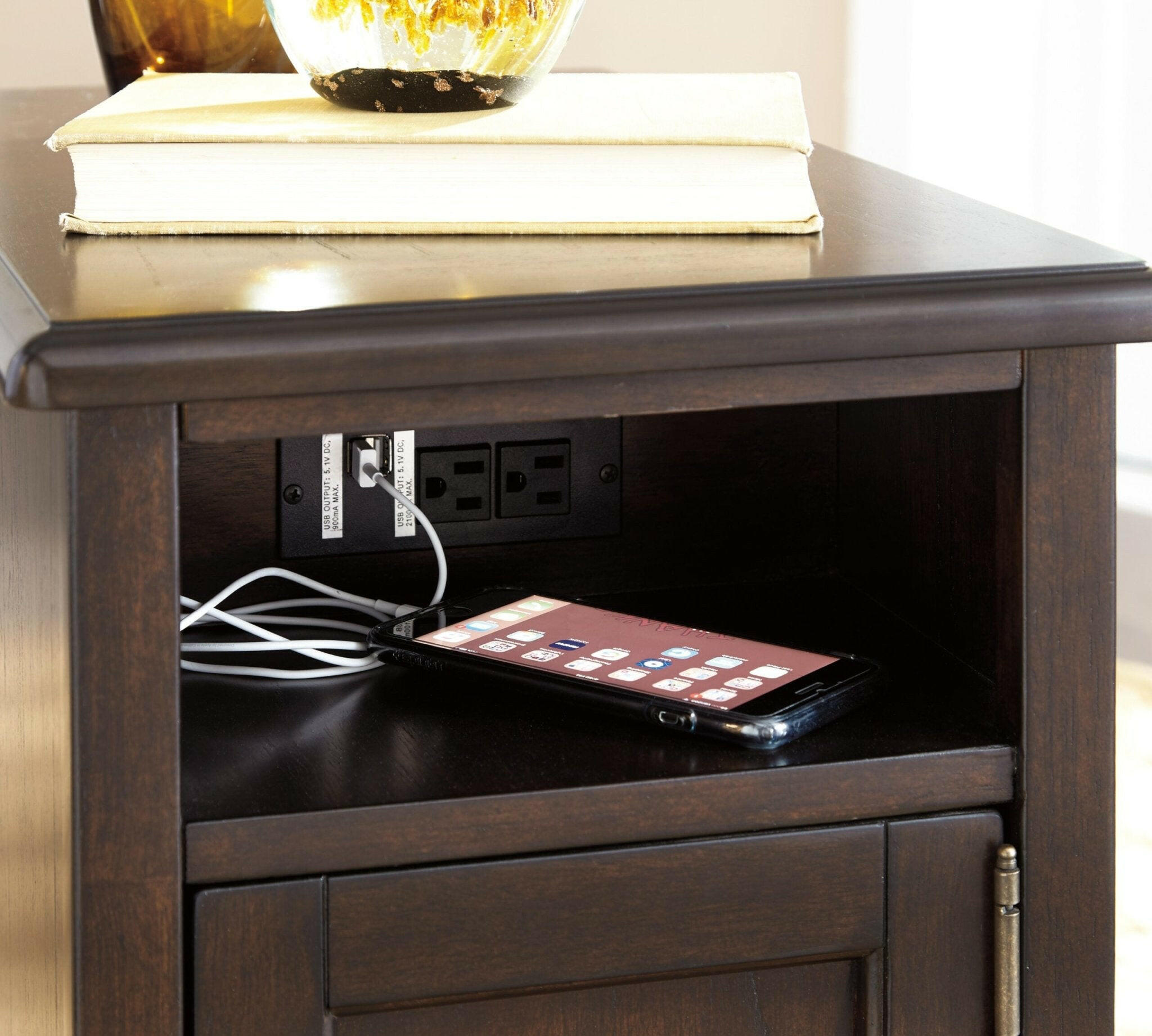 Barilanni End Table T934-7 - DarseysAshley