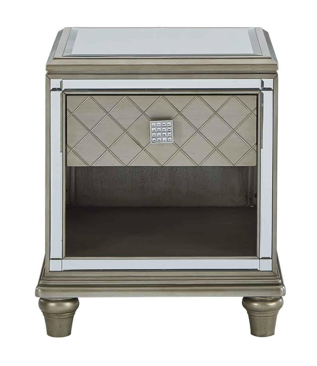 Chevanna End Table T942-3 - DarseysAshley