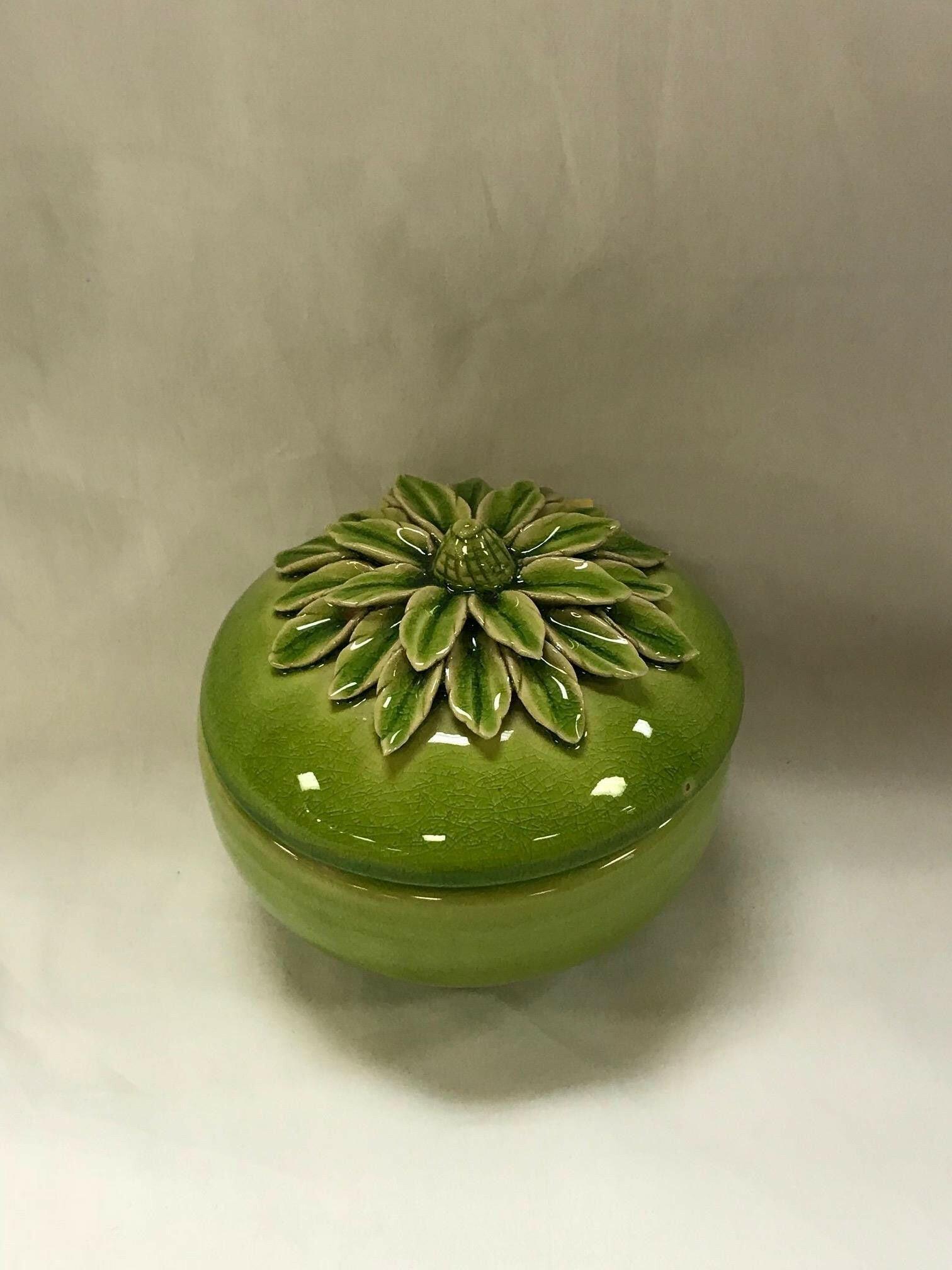 Derose Designs 91840 Accent Secondary image