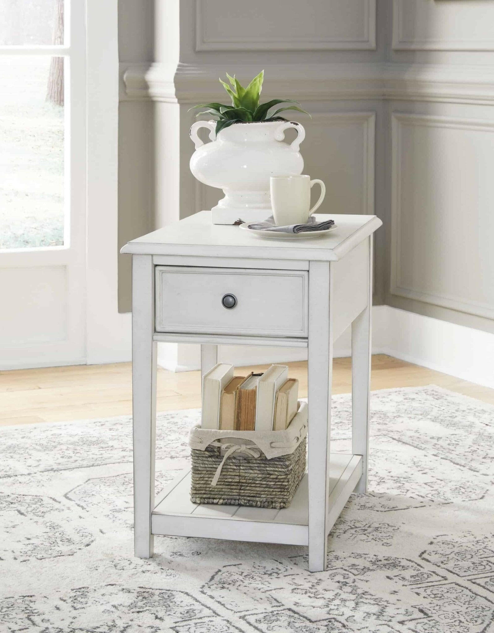 Kanwyn End Table T937-3 - DarseysAshley