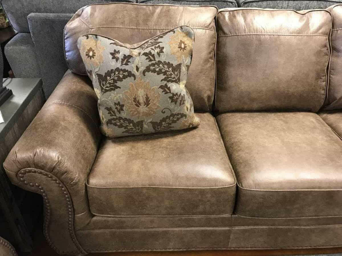 Larkinhurst Earth Loveseat 3190135 - DarseysAshley