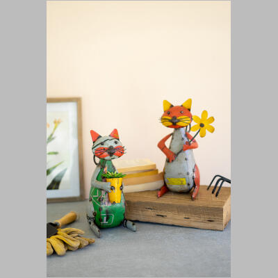 NTM1308-1 recycled iron cats with flower and pot