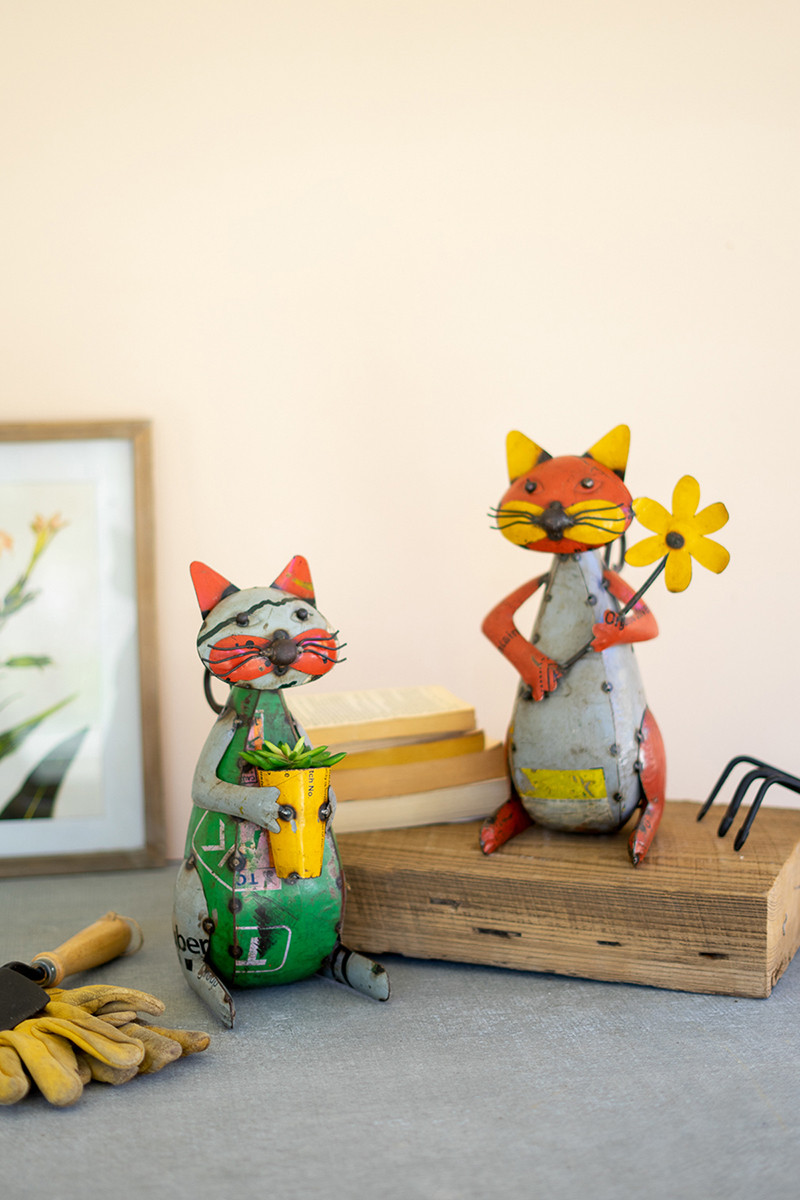 NTM1308-1 recycled iron cats with flower and pot